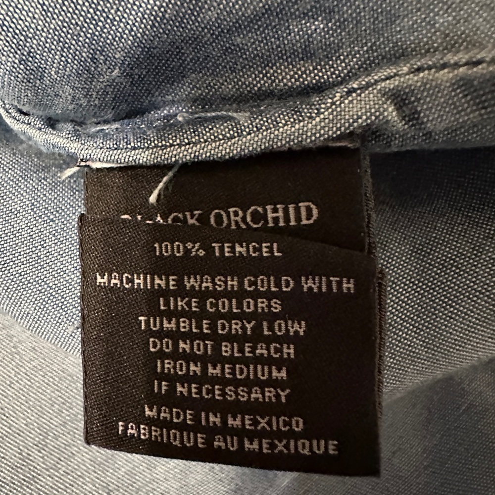 Black Orchid Blue Denim Snap Front Sleeveless Shirt - NWT - Size L - Picture 8 of 14